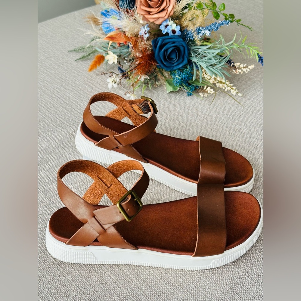 Women’s Altar'd State Athleisure Leather Strap Sandals White Platform 8.5